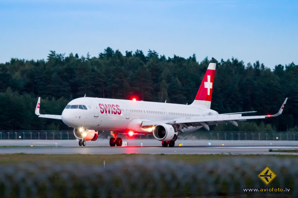 Airbus A321-212